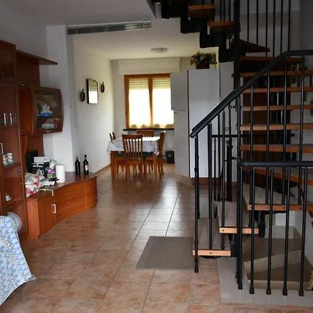 La Casina Di Ema * 체치나